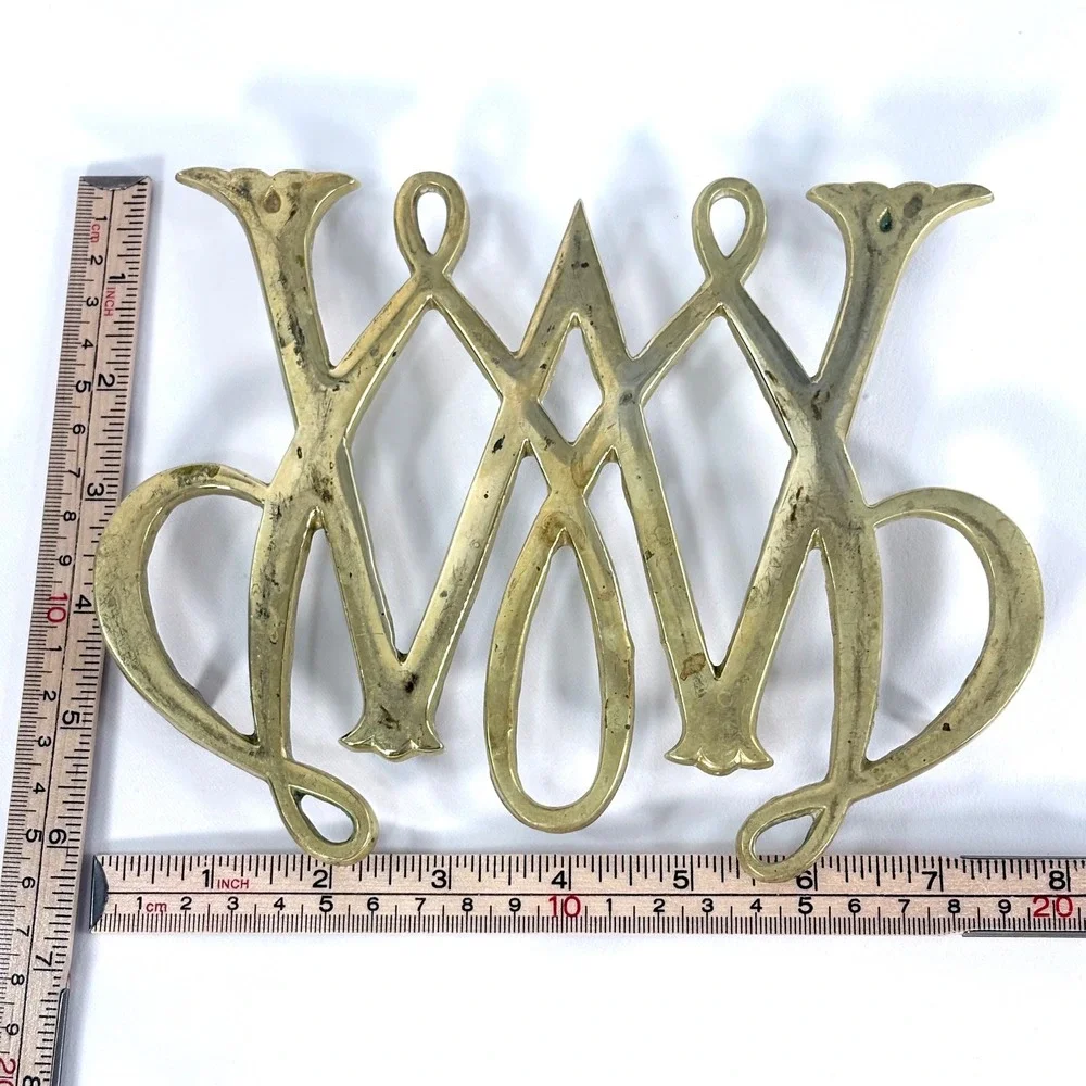Virginia Metalcrafters William and Mary Cypher Trivet Brass CW 10-11 1950